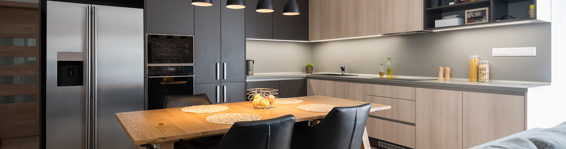 Stolik, kanapa i fotel